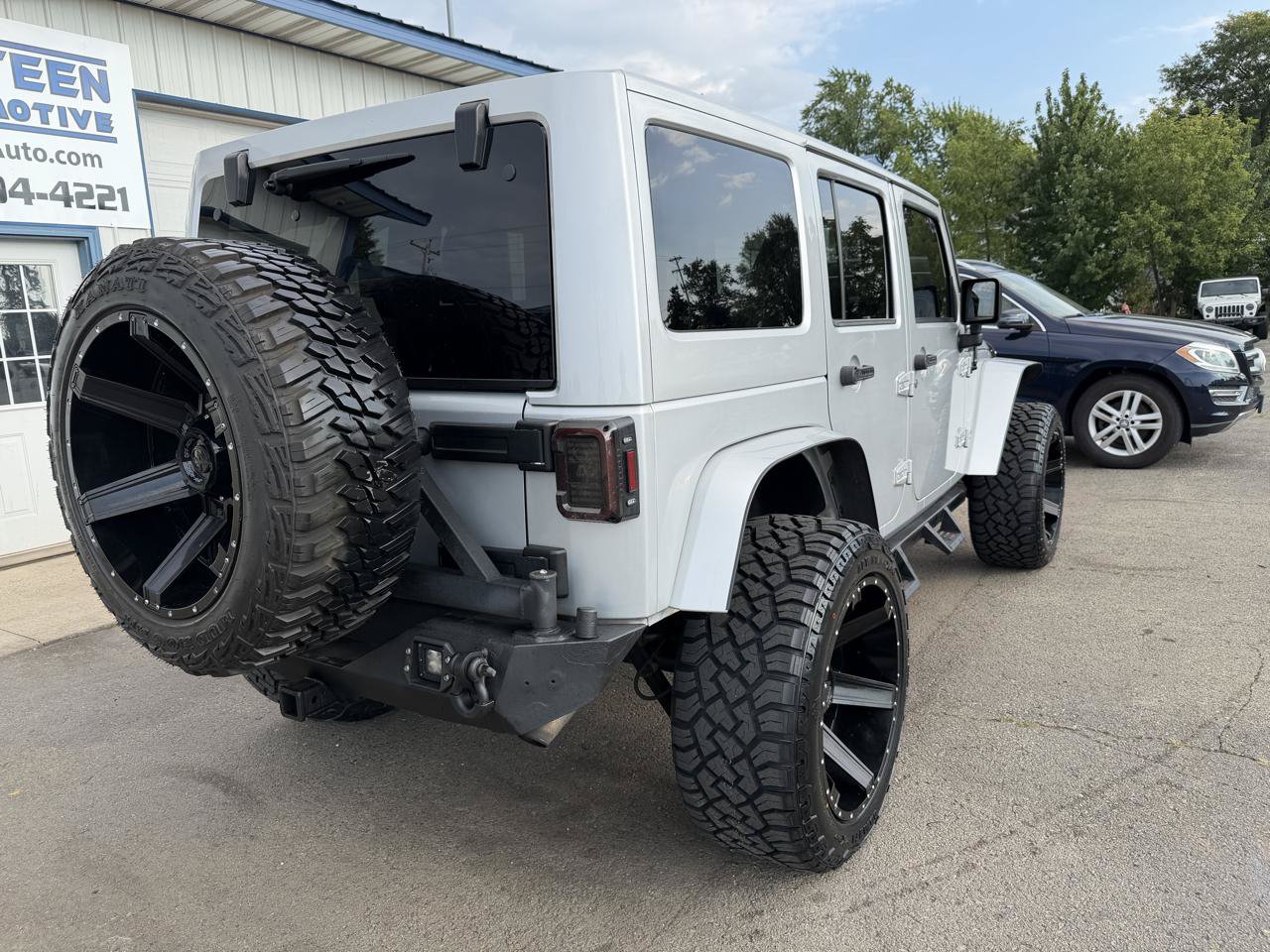Used 2012 Jeep Wrangler Unlimited Sahara w/ Dual Top Group AWD/4WD image 3