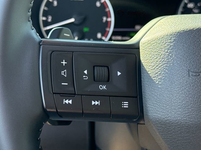 Certified 2025 Nissan Rogue SV image 30