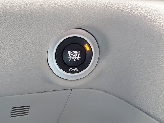 Used 2024 Chrysler Pacifica Touring-L FWD image 19