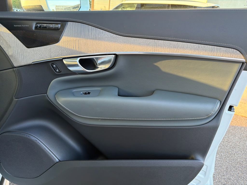 Used 2023 Volvo XC90 B6 Ultimate w/ Protection Package Premier AWD/4WD image 40