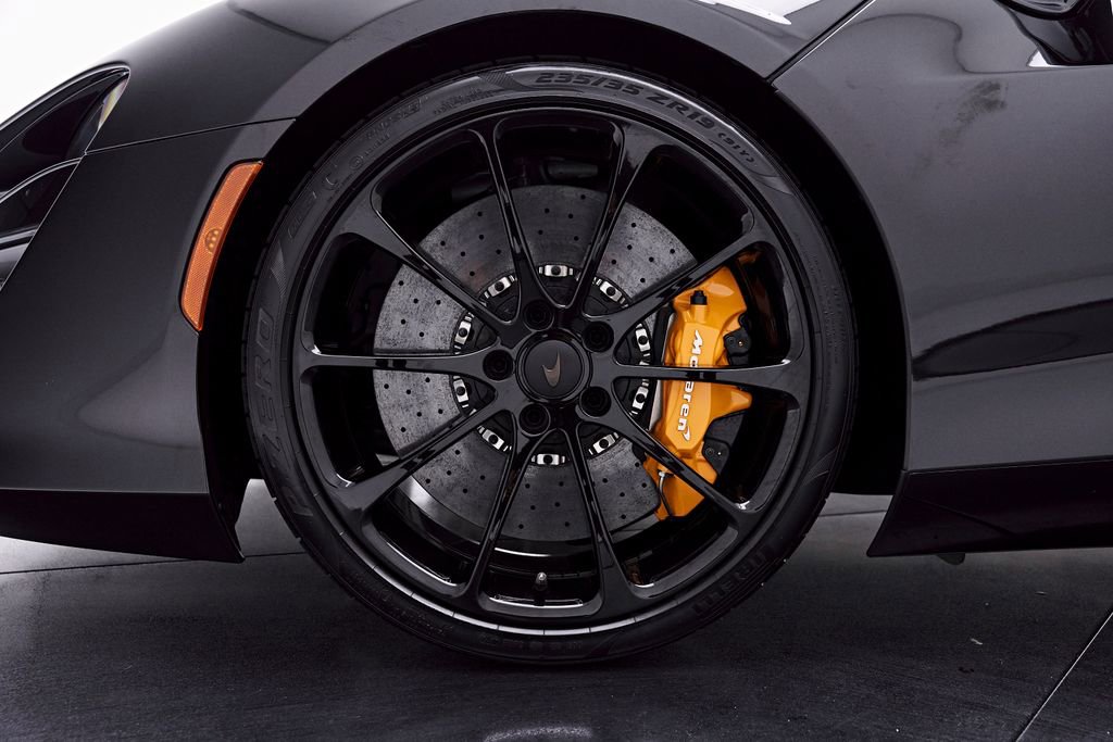 Used 2026 McLaren Artura RWD image 3