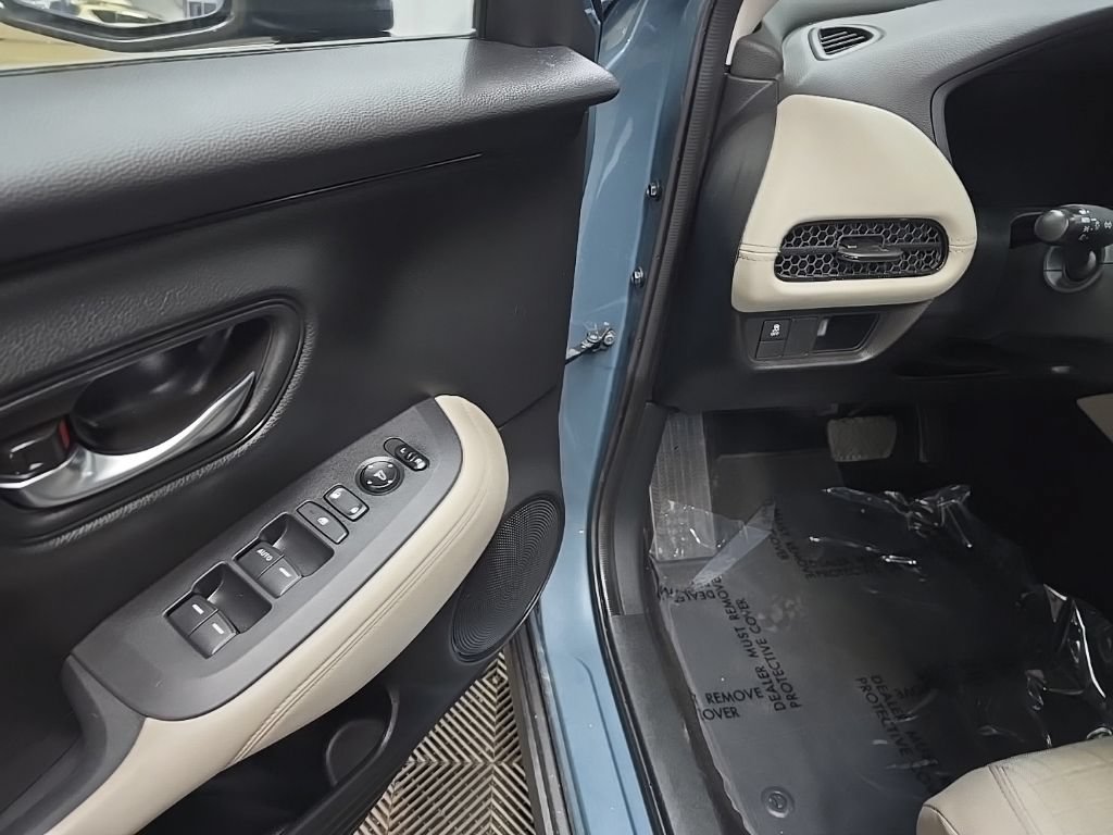 Used 2023 Honda HR-V LX image 27