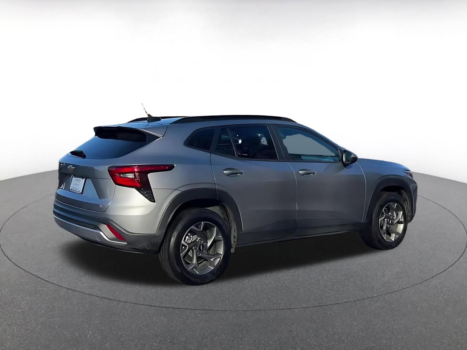 Used 2025 Chevrolet Trax LT w/ LT Convenience Package image 12