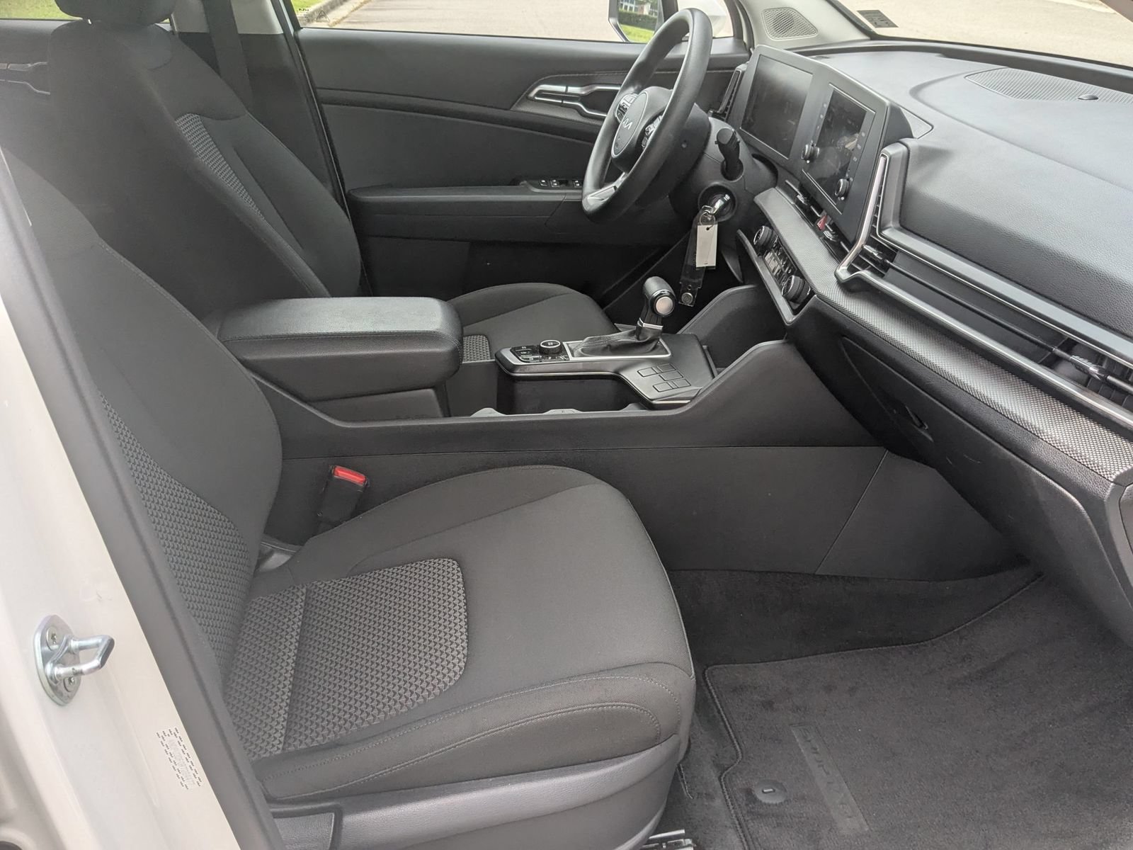 Used 2024 Kia Sportage LX FWD image 33