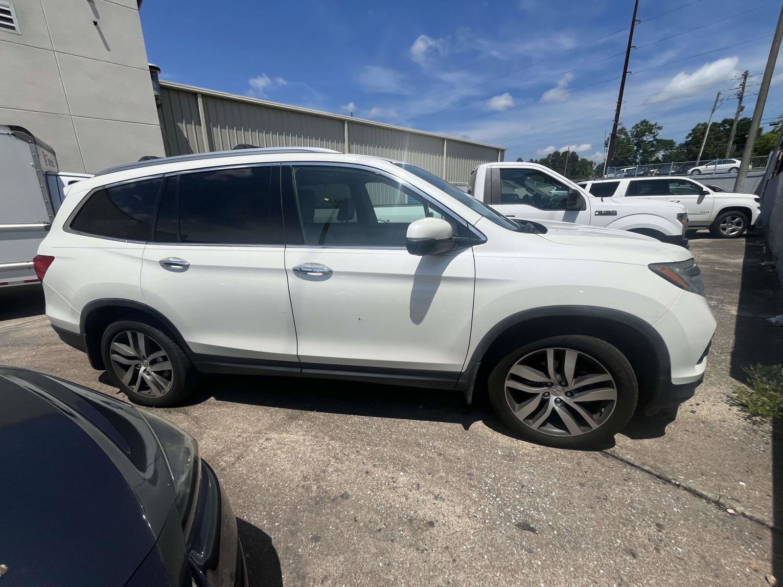 Used 2017 Honda Pilot Elite image 3