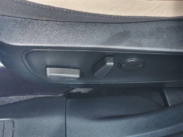 Used 2020 Ford Escape SE image 12