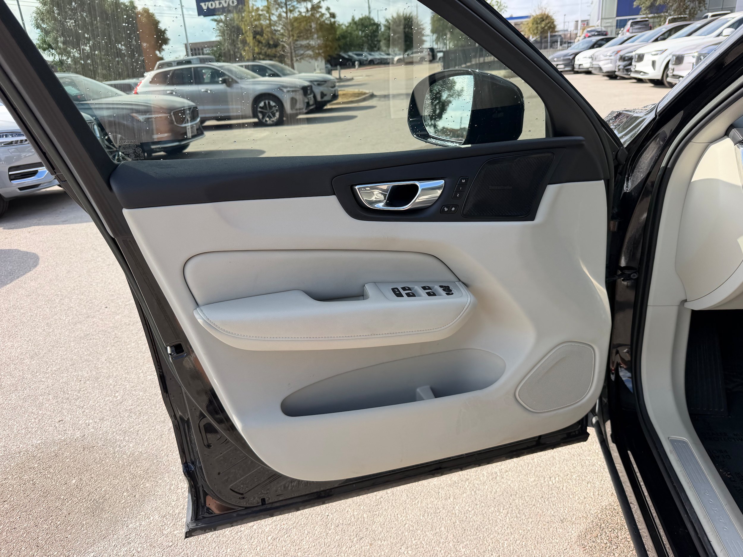 Certified 2023 Volvo XC60 B5 Ultimate w/ Climate Package AWD/4WD image 23