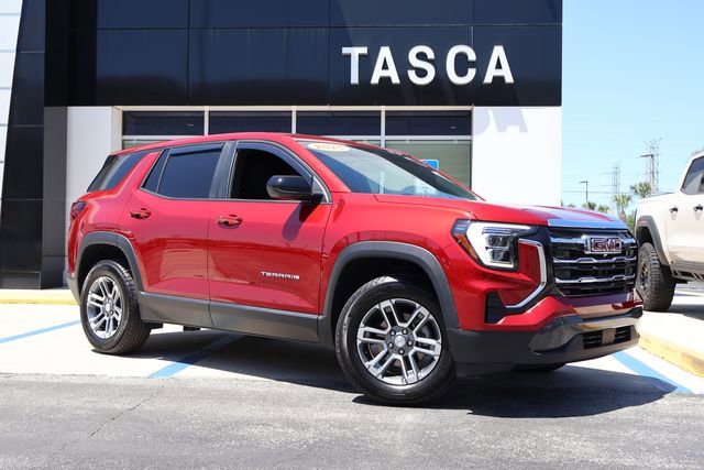 Used 2025 GMC Terrain Elevation image 1