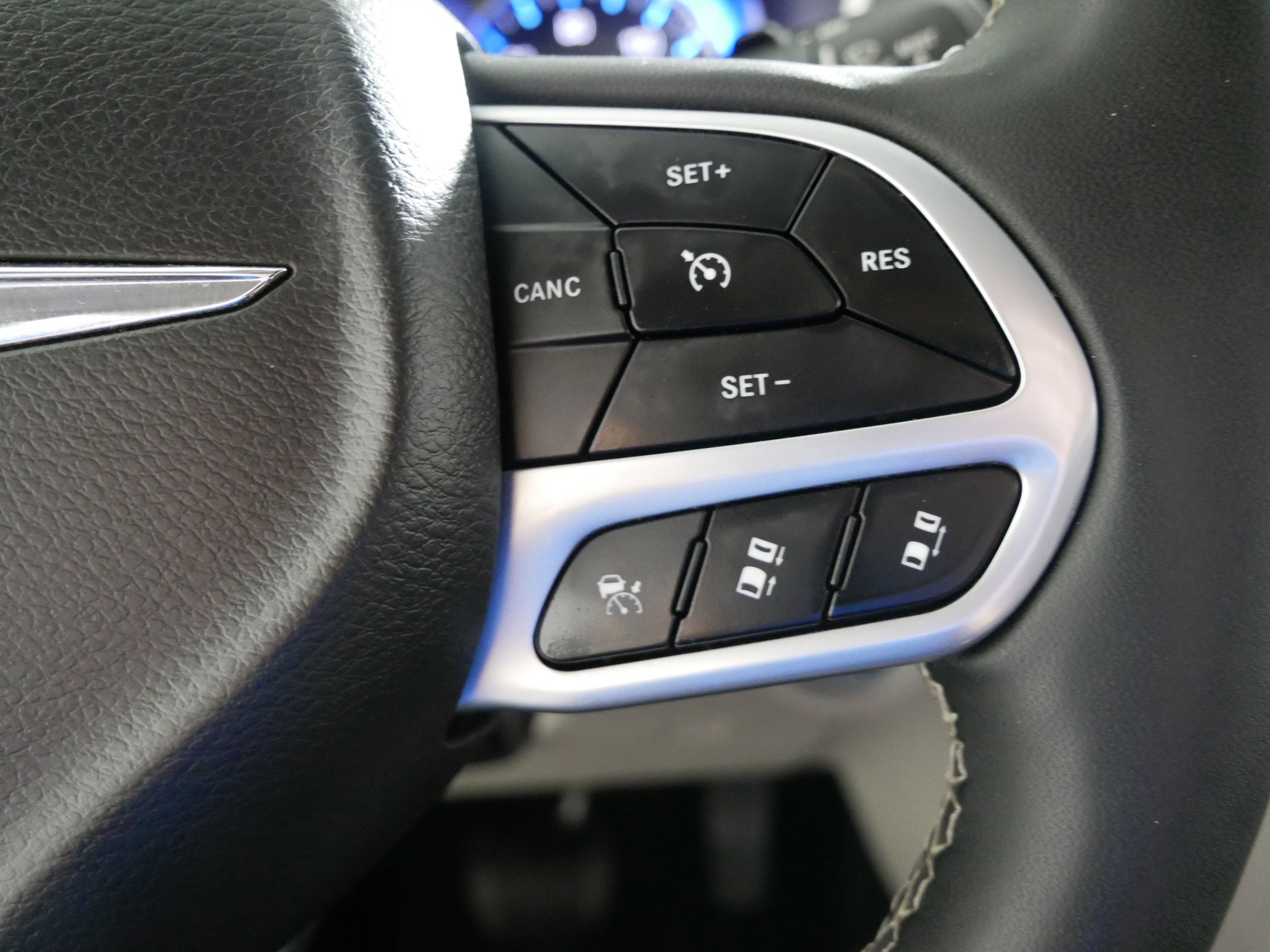 Used 2024 Chrysler Pacifica Touring-L image 28