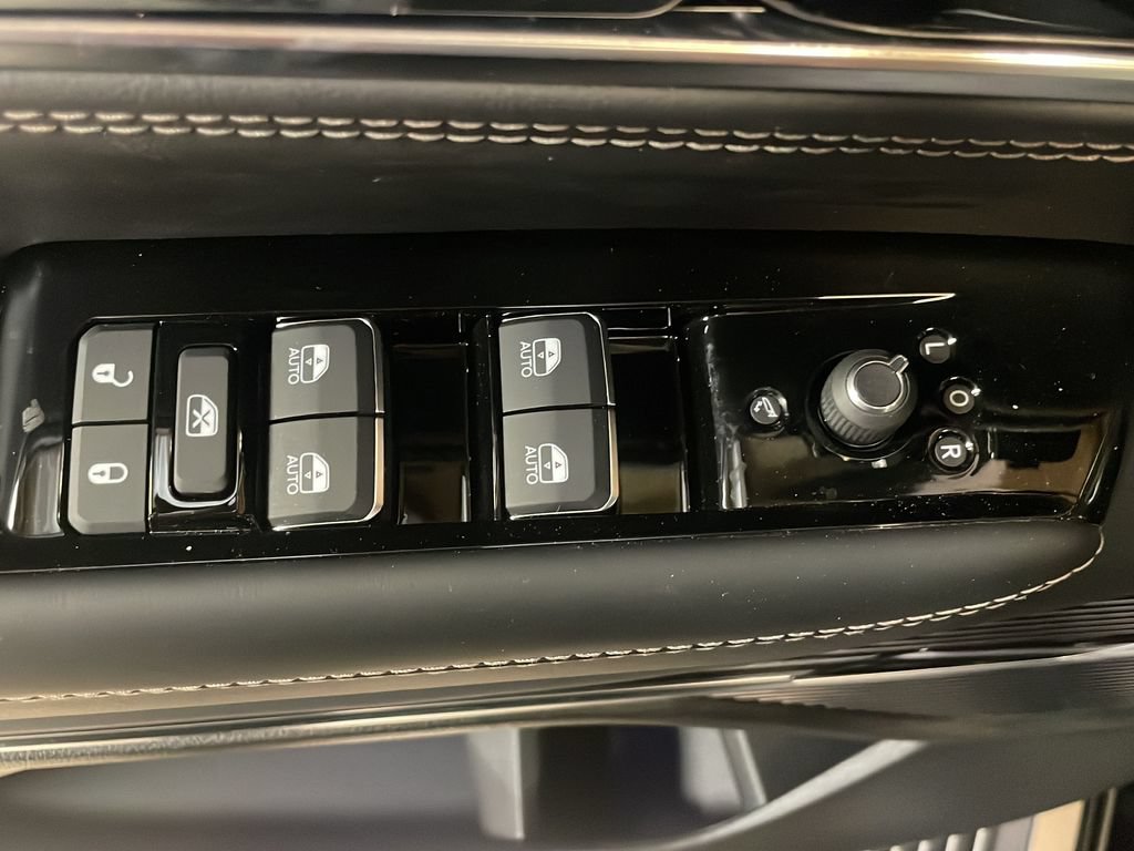 New 2026 Jeep Grand Wagoneer Summit AWD/4WD image 13