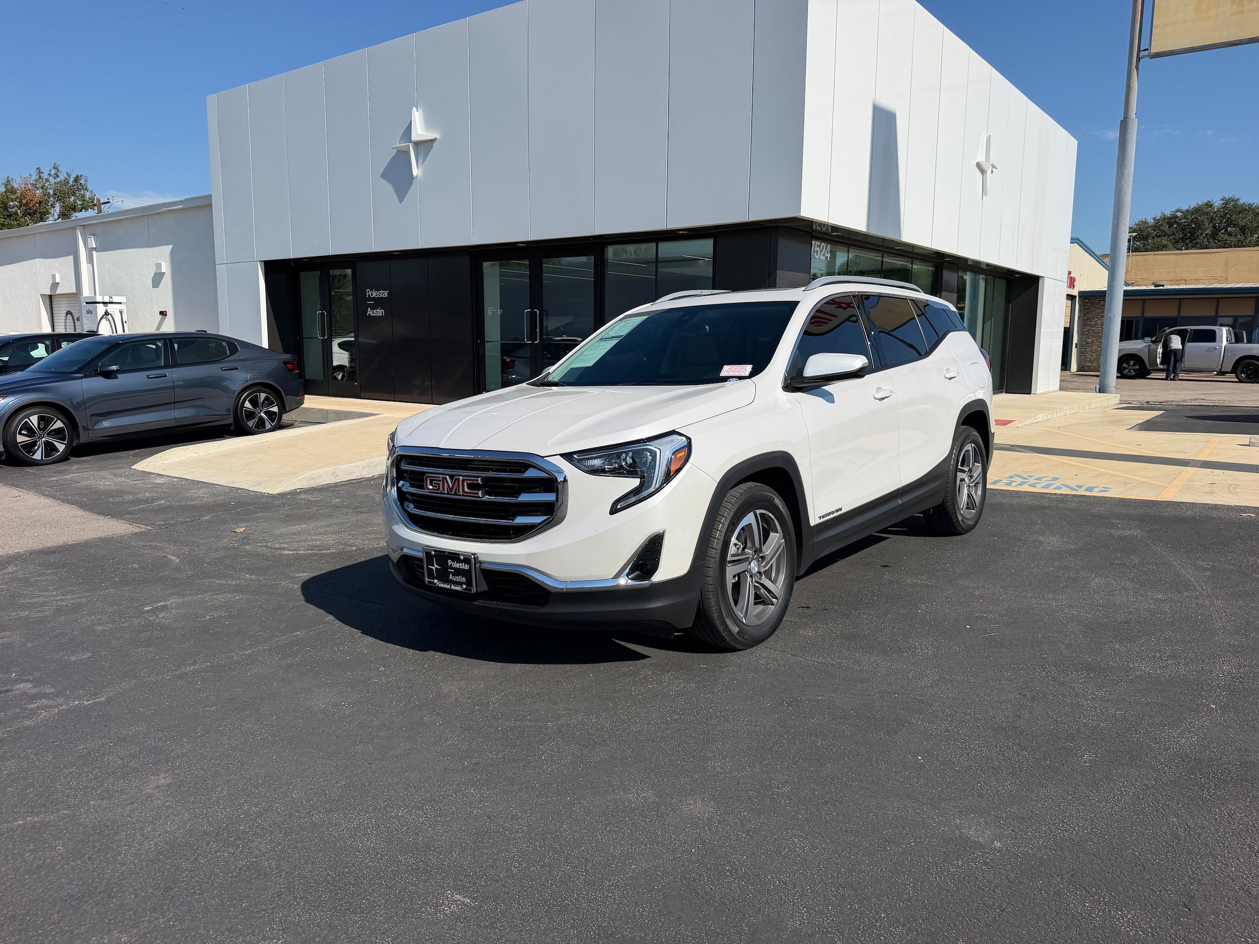 Used 2021 GMC Terrain SLT w/ Infotainment Package II FWD image 2