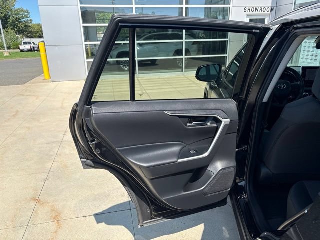 Used 2024 Toyota RAV4 XLE AWD/4WD image 27