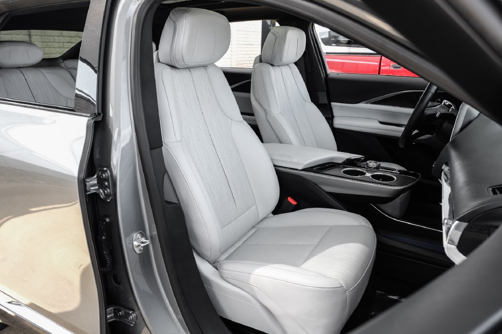 Used 2024 Cadillac Lyriq Luxury w/ LPO, Floor Liner Package RWD image 32