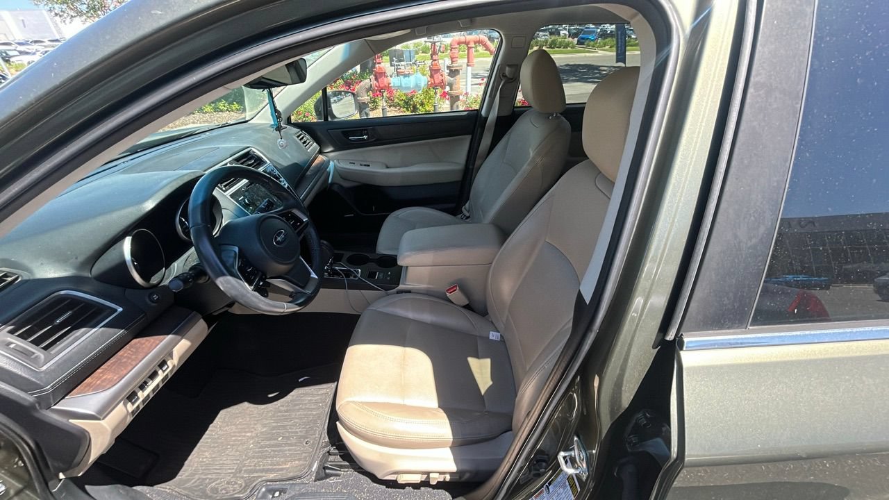 Used 2018 Subaru Outback 2.5i Limited AWD/4WD image 3