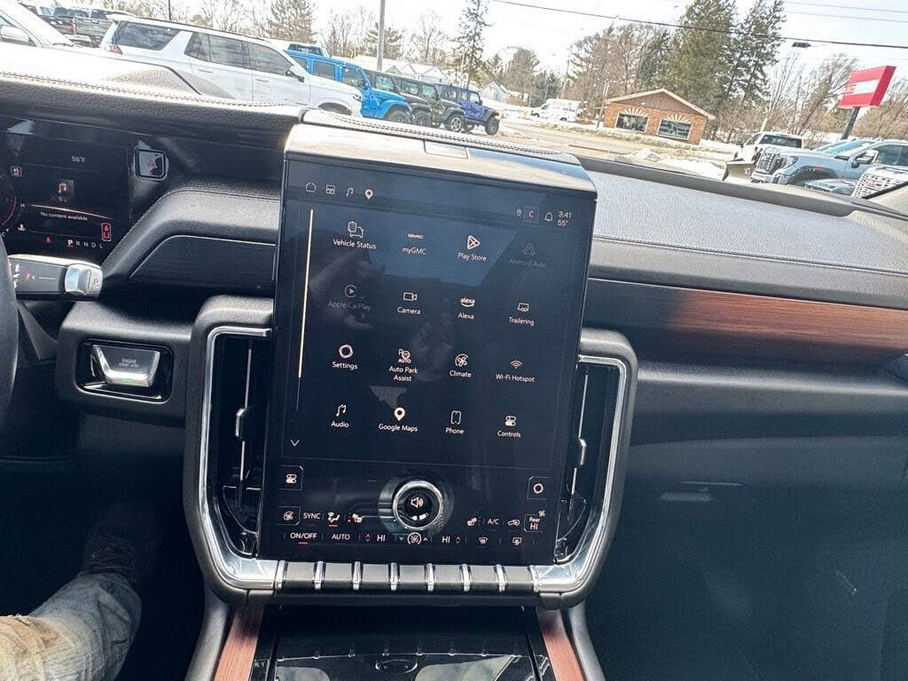 Used 2025 GMC Yukon Denali w/ Sun & Power Step Package image 17