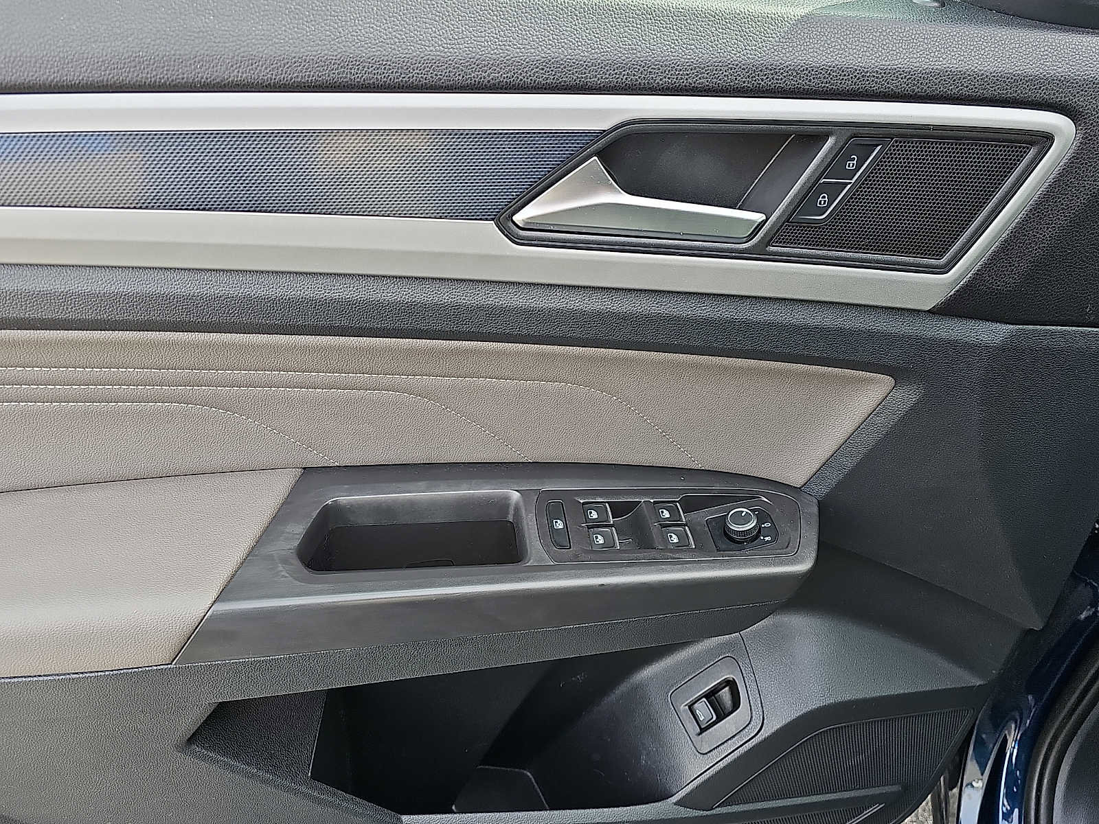 Used 2022 Volkswagen Atlas SEL R-Line image 15