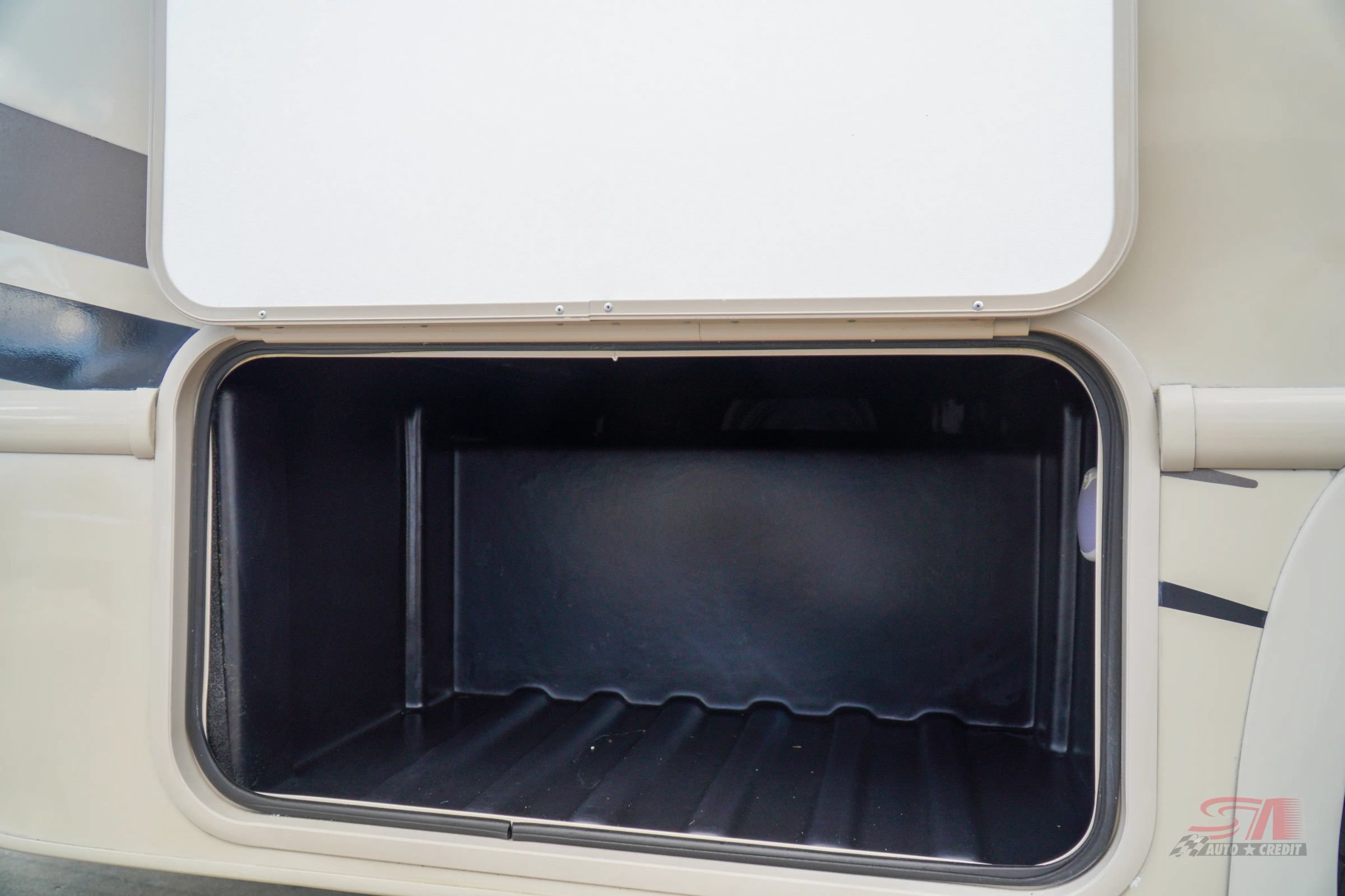 Used 2017 Ford E-350 and Econoline 350 Super Duty w/ Motorhome Prep Package RWD image 10