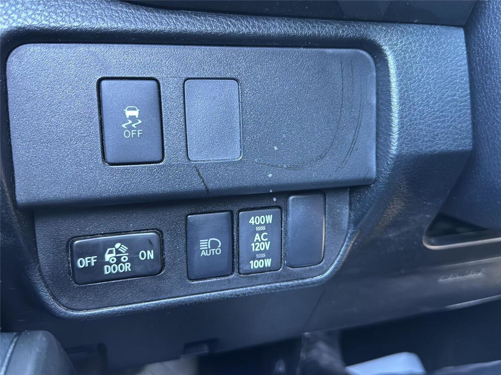 Used 2020 Toyota Tacoma TRD Sport w/ TRD Premium Sport Package image 17