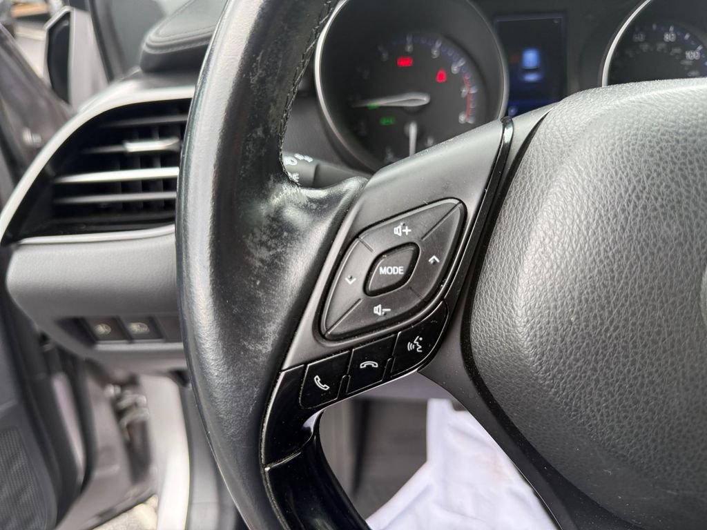 Used 2018 Toyota C-HR XLE FWD image 29