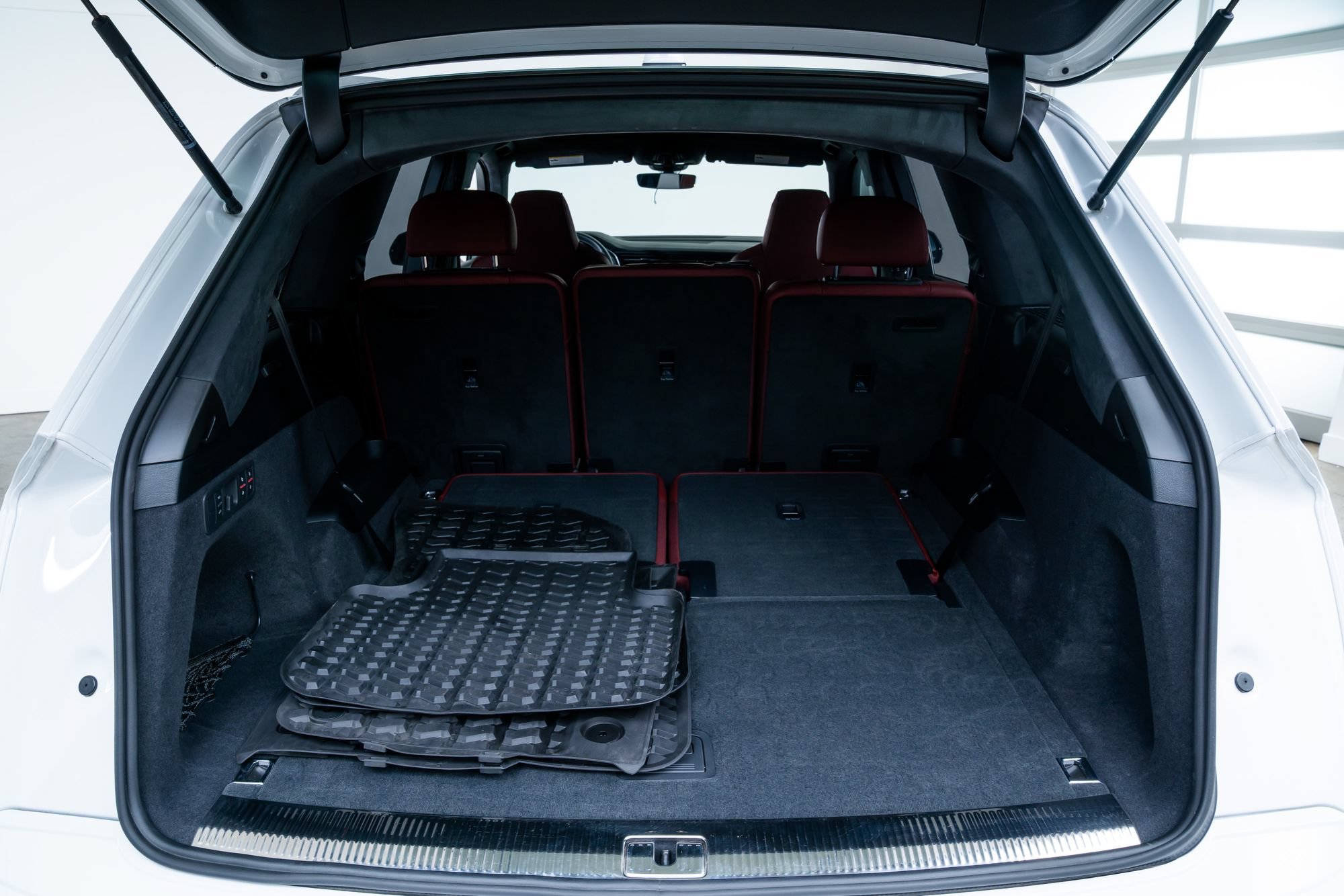 Used 2025 Audi SQ7 Prestige AWD/4WD image 7