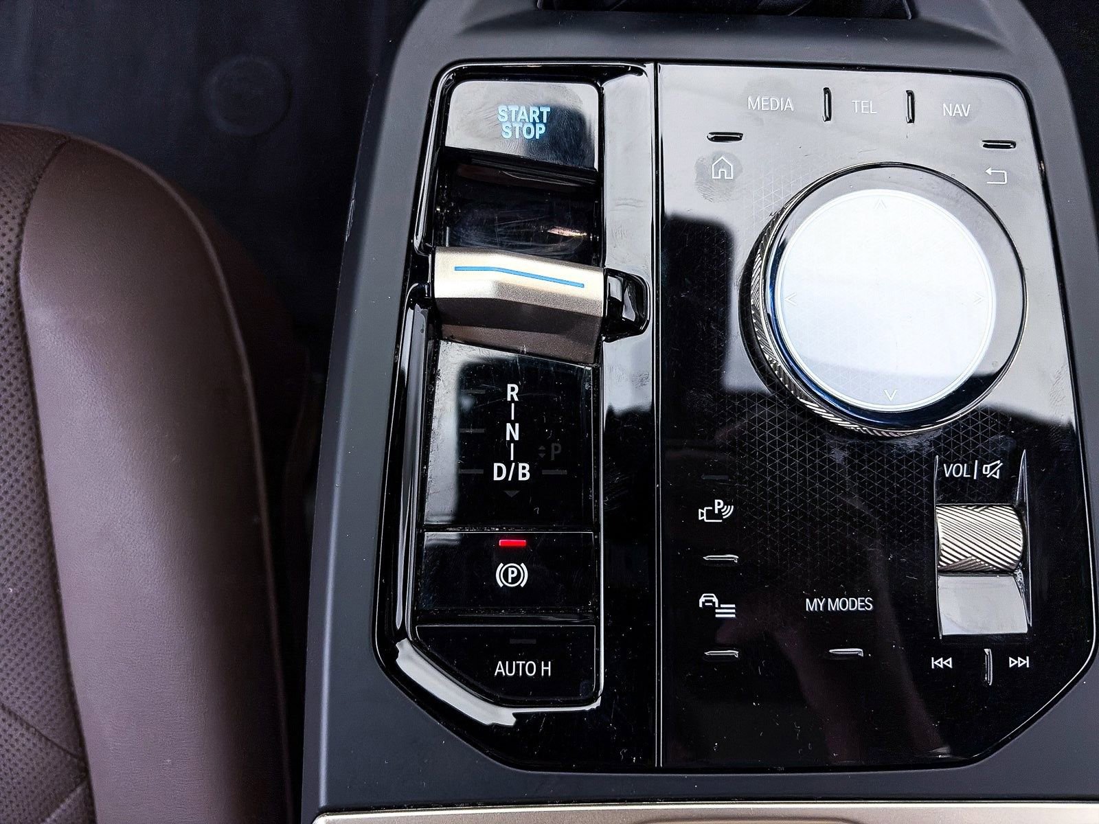 Used 2023 BMW iX xDrive50 w/ Sport Package image 26