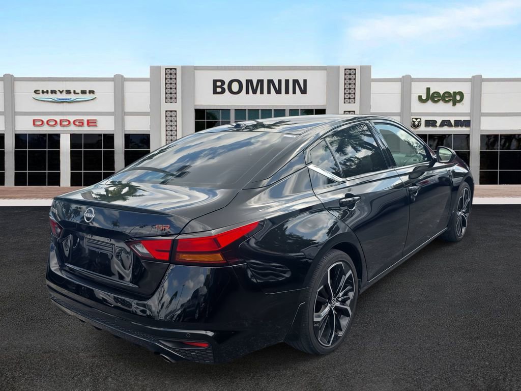 Used 2024 Nissan Altima 2.5 SR image 3