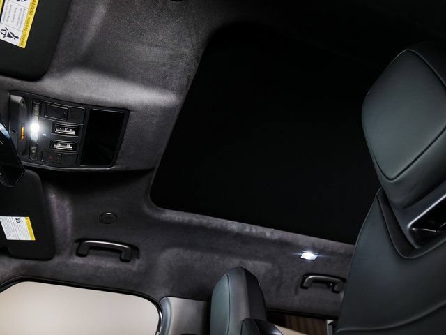 New 2026 Land Rover Defender 110 AWD/4WD image 22