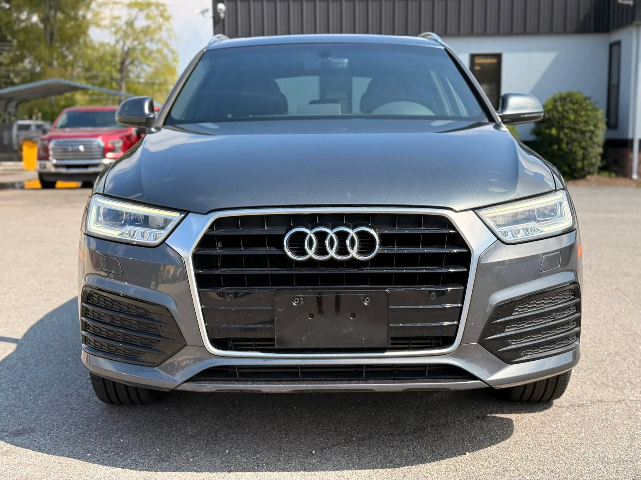 Used 2018 Audi Q3 2.0T Premium Plus w/ Premium Plus Package FWD image 4