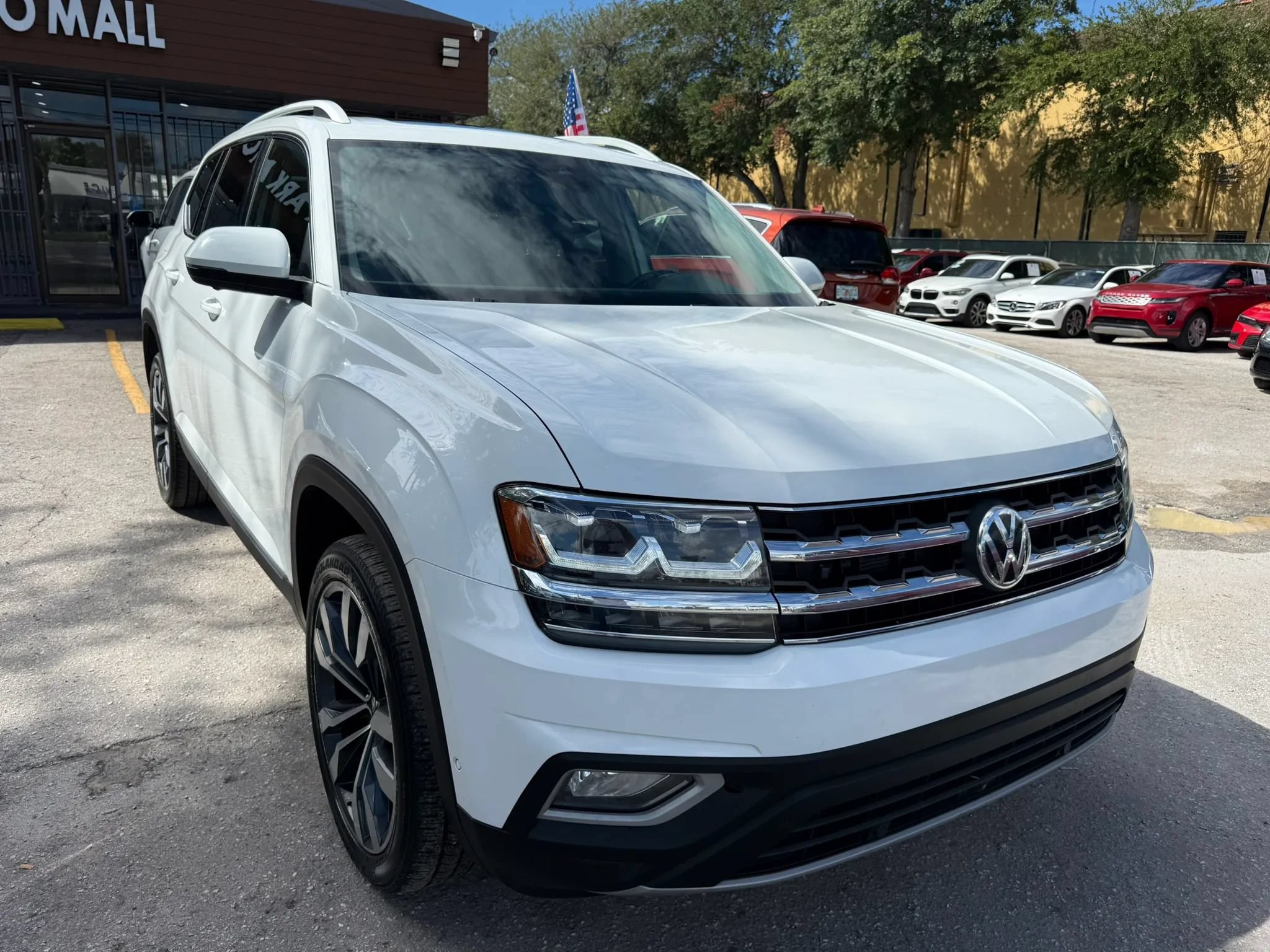 Used 2019 Volkswagen Atlas SEL Premium AWD/4WD image 3