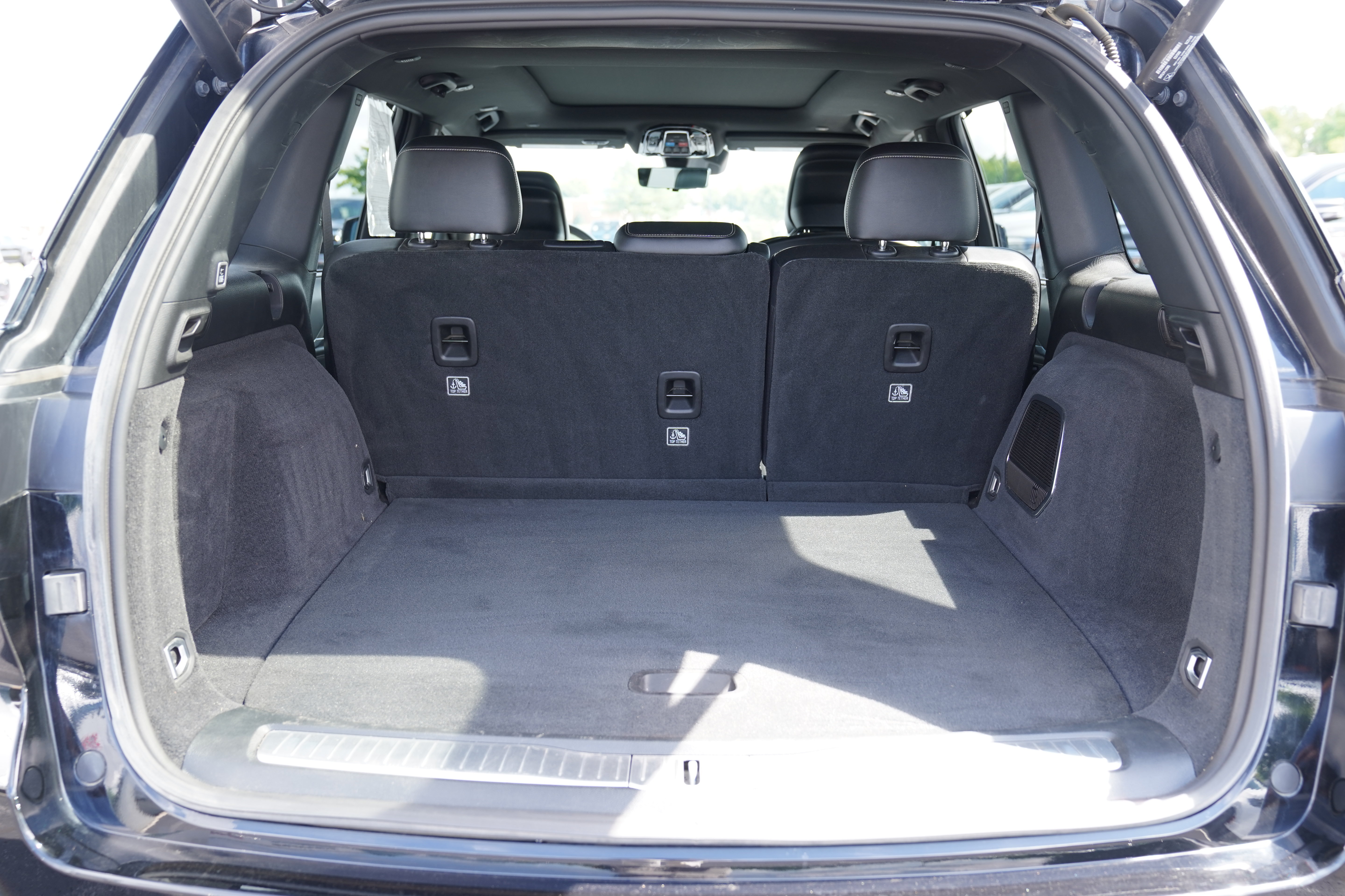 Certified 2023 Jeep Grand Cherokee Overland w/ Luxury Tech Group IV AWD/4WD image 8