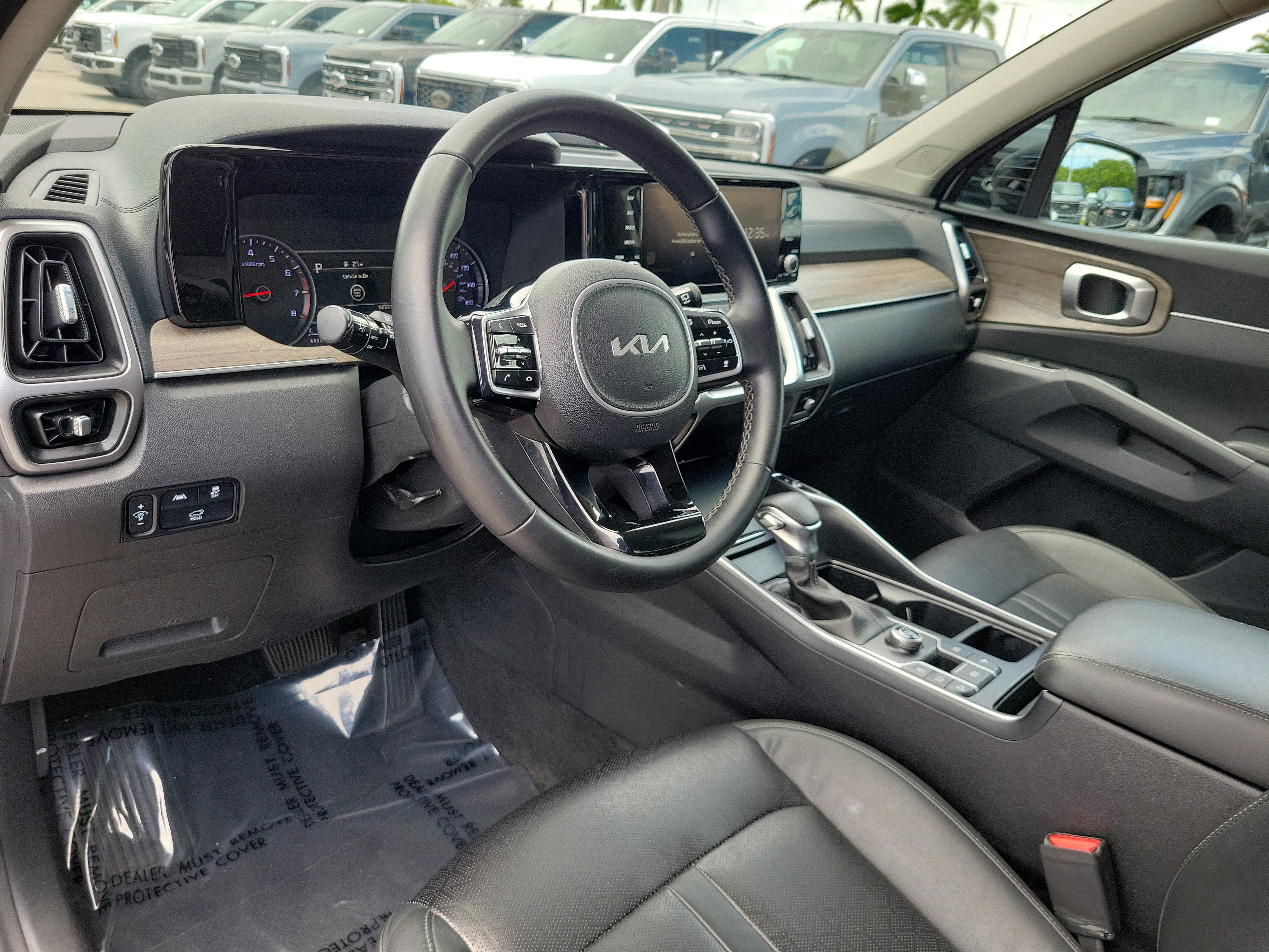 Used 2022 Kia Sorento EX w/ Panoramic Sunroof Package FWD image 9