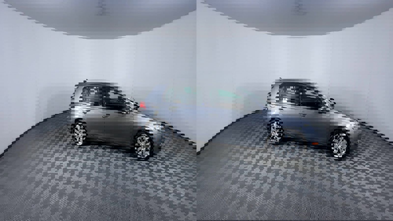 Used 2012 Volkswagen Golf TDI image 9