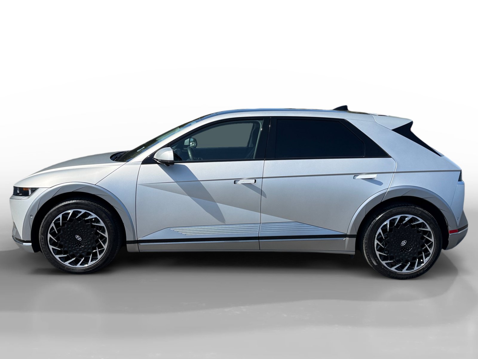 Used 2023 Hyundai Ioniq 5 Limited AWD/4WD image 2