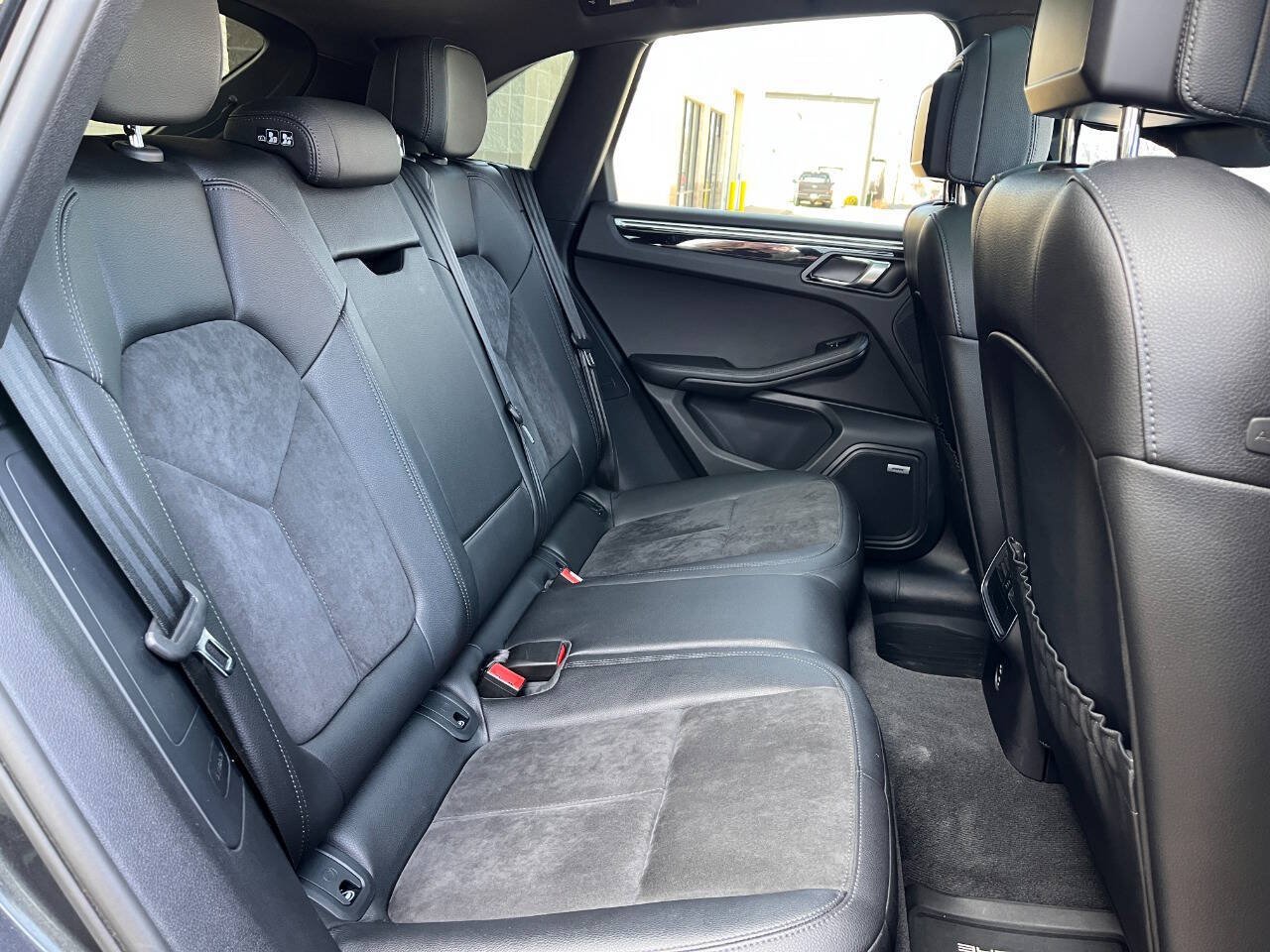 Used 2021 Porsche Macan AWD/4WD image 21