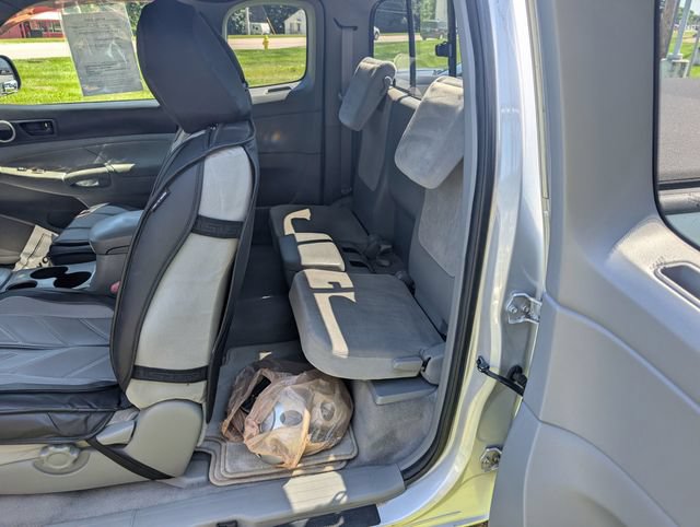 Used 2010 Toyota Tacoma 4x4 Access Cab image 10