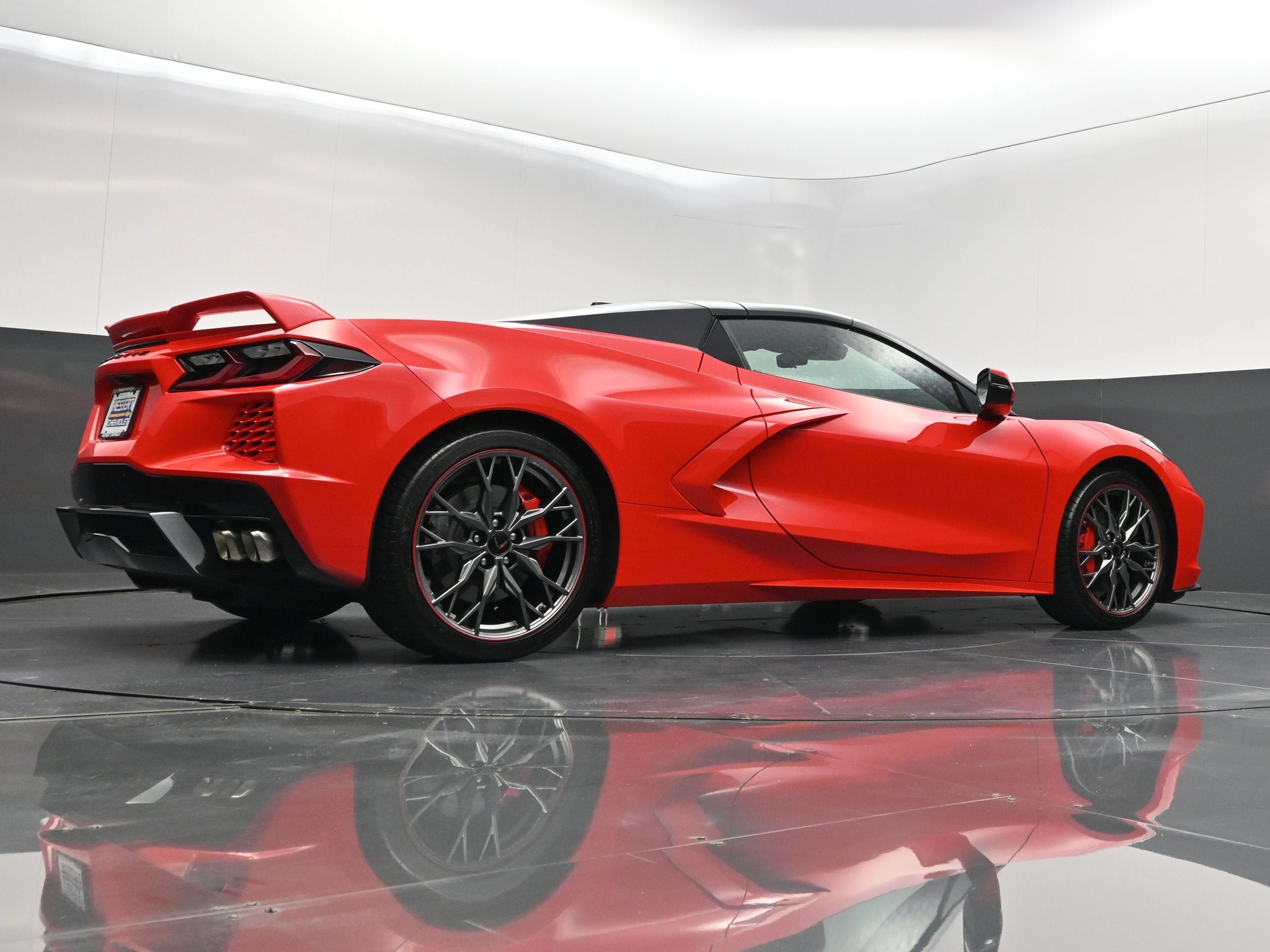 Used 2024 Chevrolet Corvette Stingray Premium Conv w/ Z51 Performance Package RWD image 45