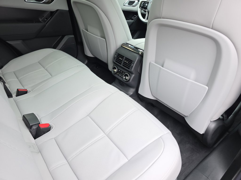 New 2026 Land Rover Range Rover Velar Dynamic SE AWD/4WD image 11