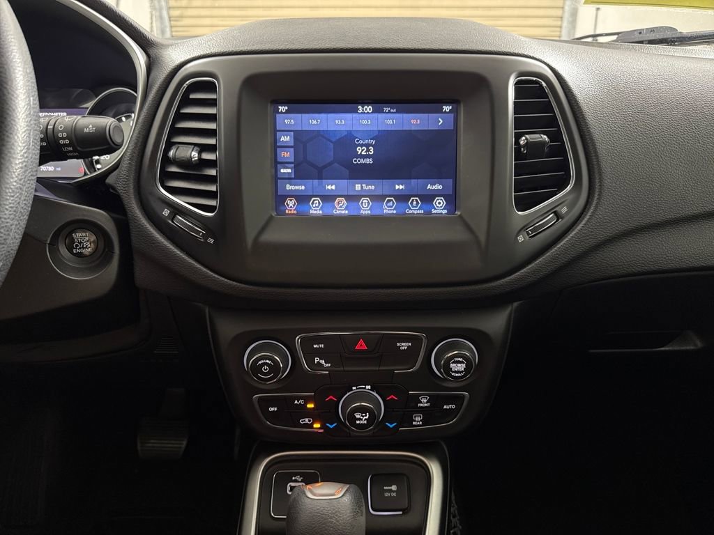 Used 2018 Jeep Compass Sport w/ Tech Group image 16