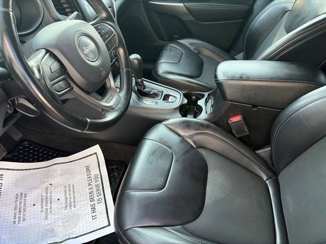 Used 2020 Jeep Cherokee Latitude Plus w/ Cold Weather Group AWD/4WD image 11