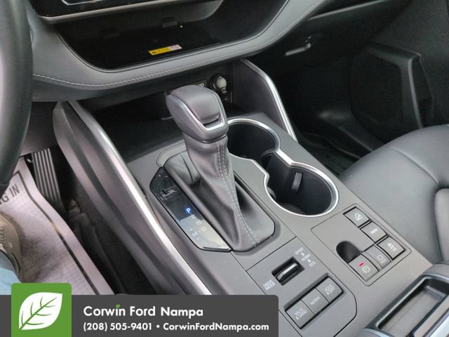 Used 2023 Toyota Highlander XLE AWD/4WD image 17