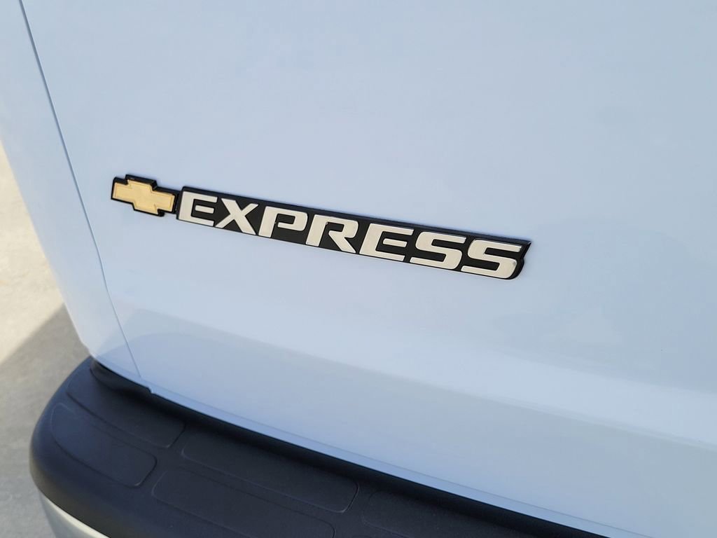 New 2026 Chevrolet Express 3500 Extended RWD image 17