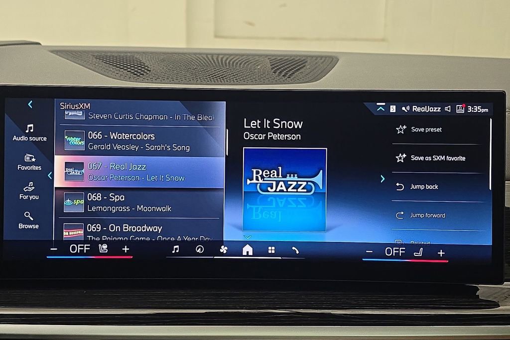 Certified 2025 BMW X5 xDrive40i w/ M Sport Package image 17