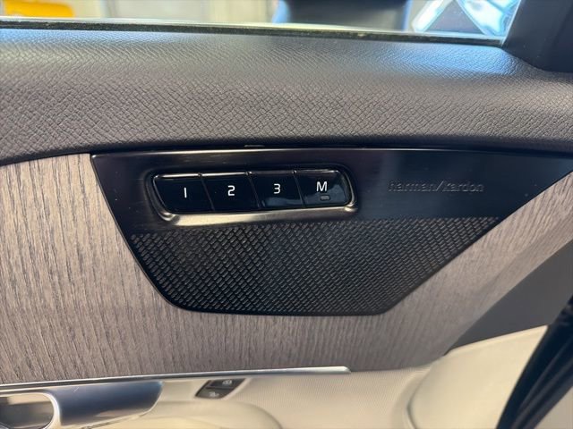 Used 2023 Volvo XC90 B5 Plus w/ Protection Package Premier image 14