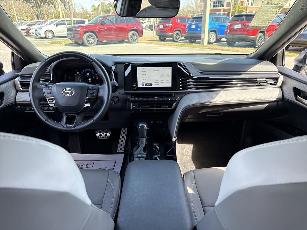 Used 2025 Toyota Camry SE w/ Convenience Package image 20