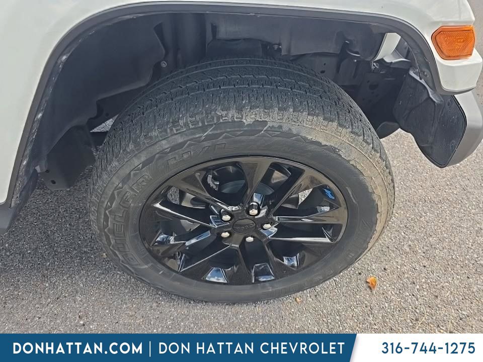 Used 2023 Jeep Wrangler Unlimited Sahara w/ Cold Weather Group AWD/4WD image 11