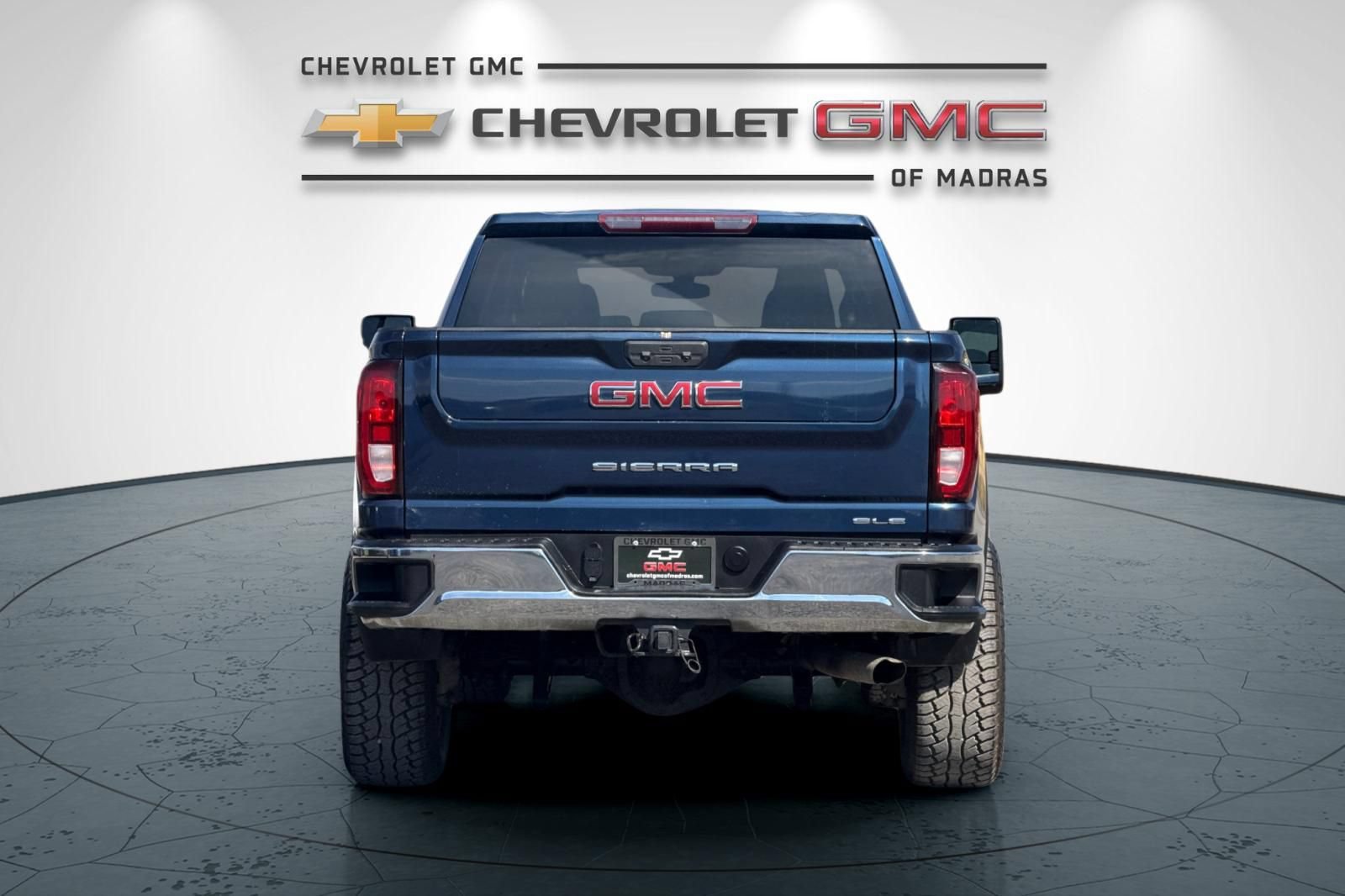 Used 2023 GMC Sierra 2500 SLE w/ SLE Convenience Package AWD/4WD image 4
