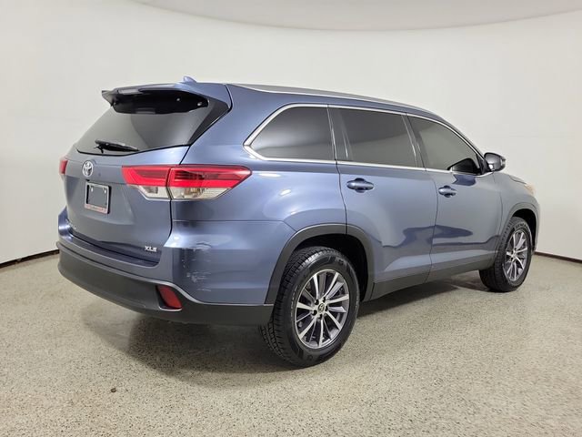 Used 2019 Toyota Highlander XLE FWD image 5