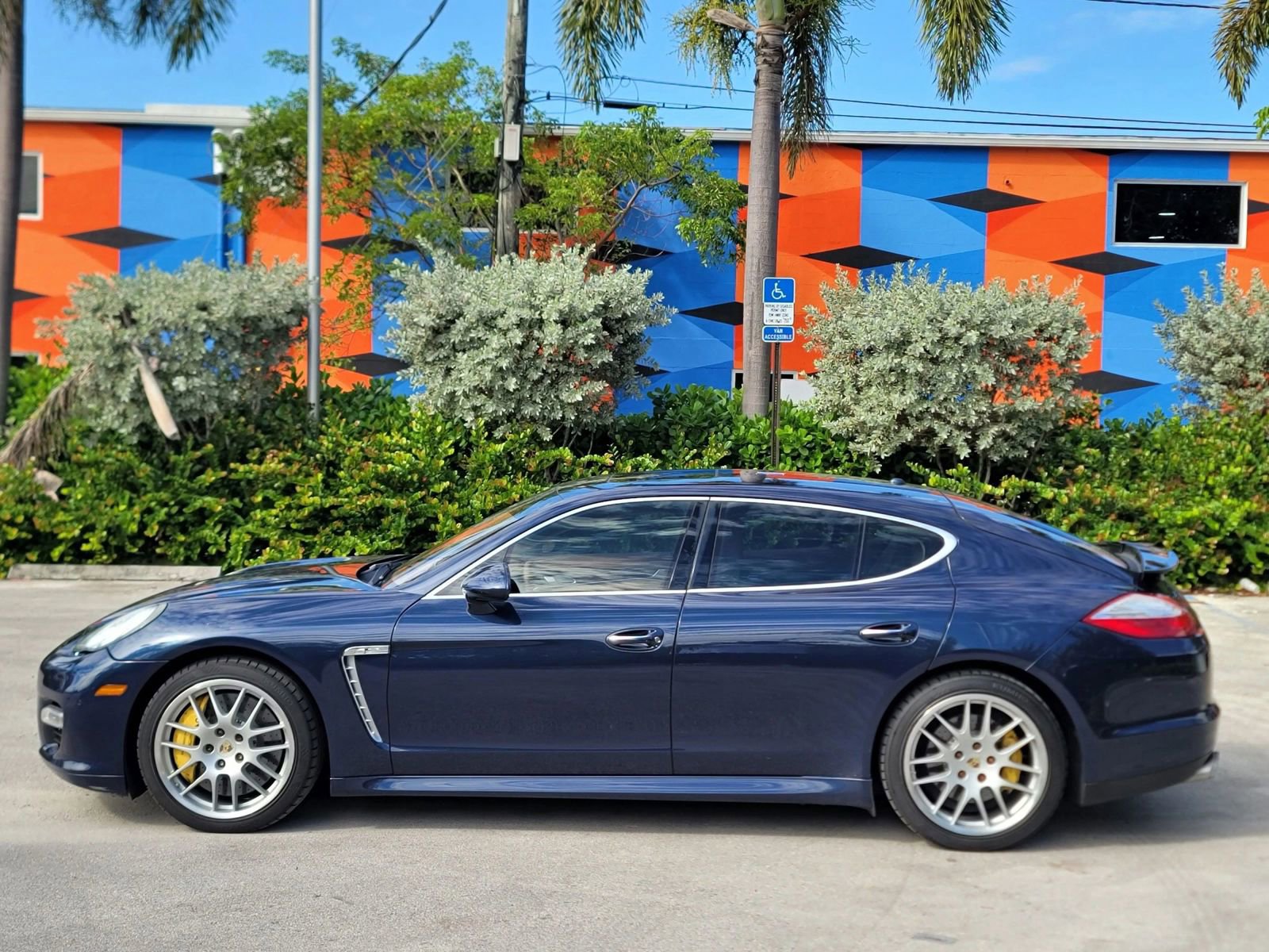 Used 2010 Porsche Panamera Turbo image 9