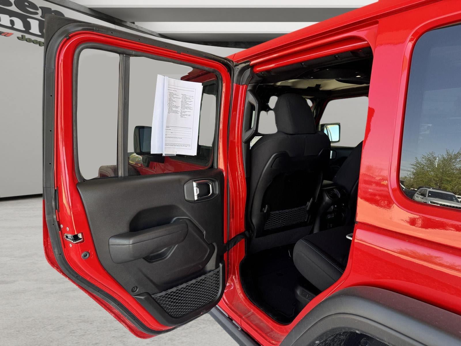 Used 2025 Jeep Wrangler Unlimited Rubicon 4xe w/ Convenience Group AWD/4WD image 8