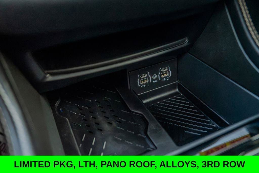Used 2025 Chrysler Pacifica Limited FWD image 31